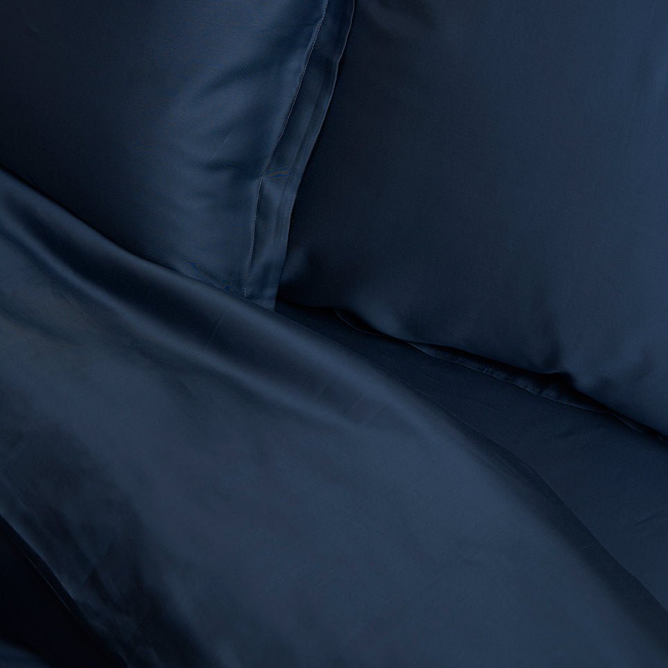 Spannbettlaken TENCEL™ Satin - atmungsaktiv & seidig weich (Dunkelblau)