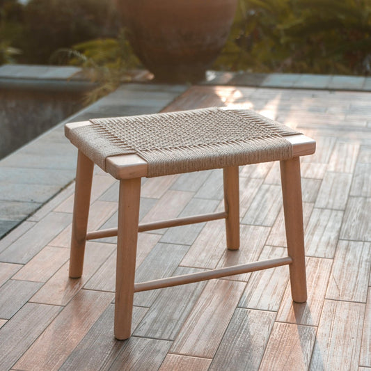 Hocker aus Trembesi-Holz und recyceltem Papier – handgefertigt & nachhaltig
