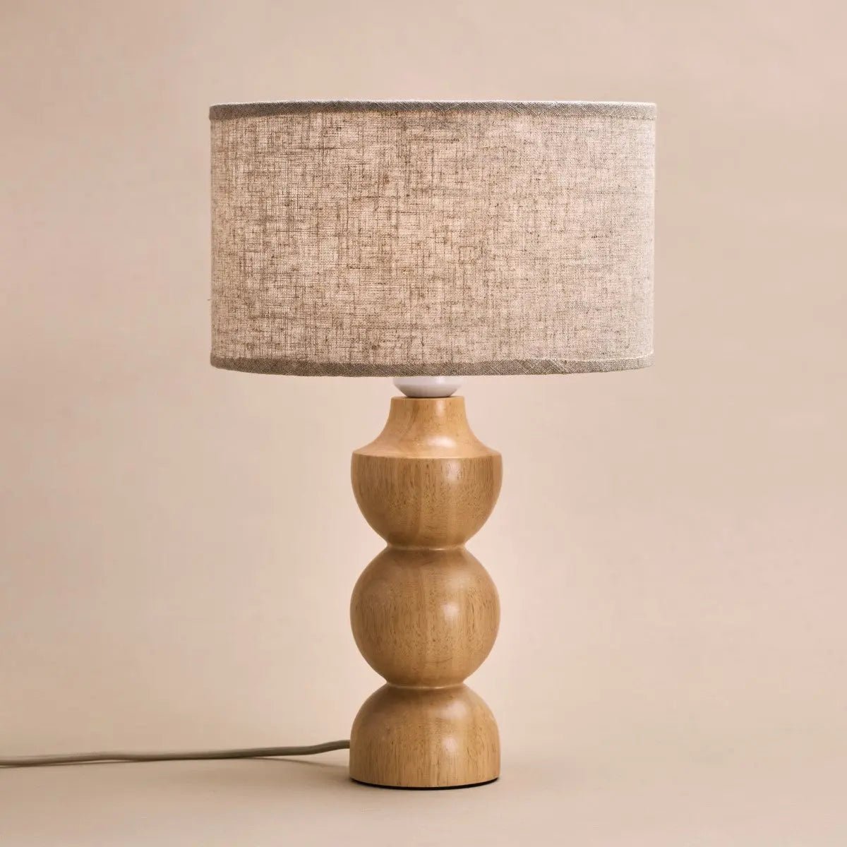 Holz Lampe mit beigem Lampenschirm SONVELIA