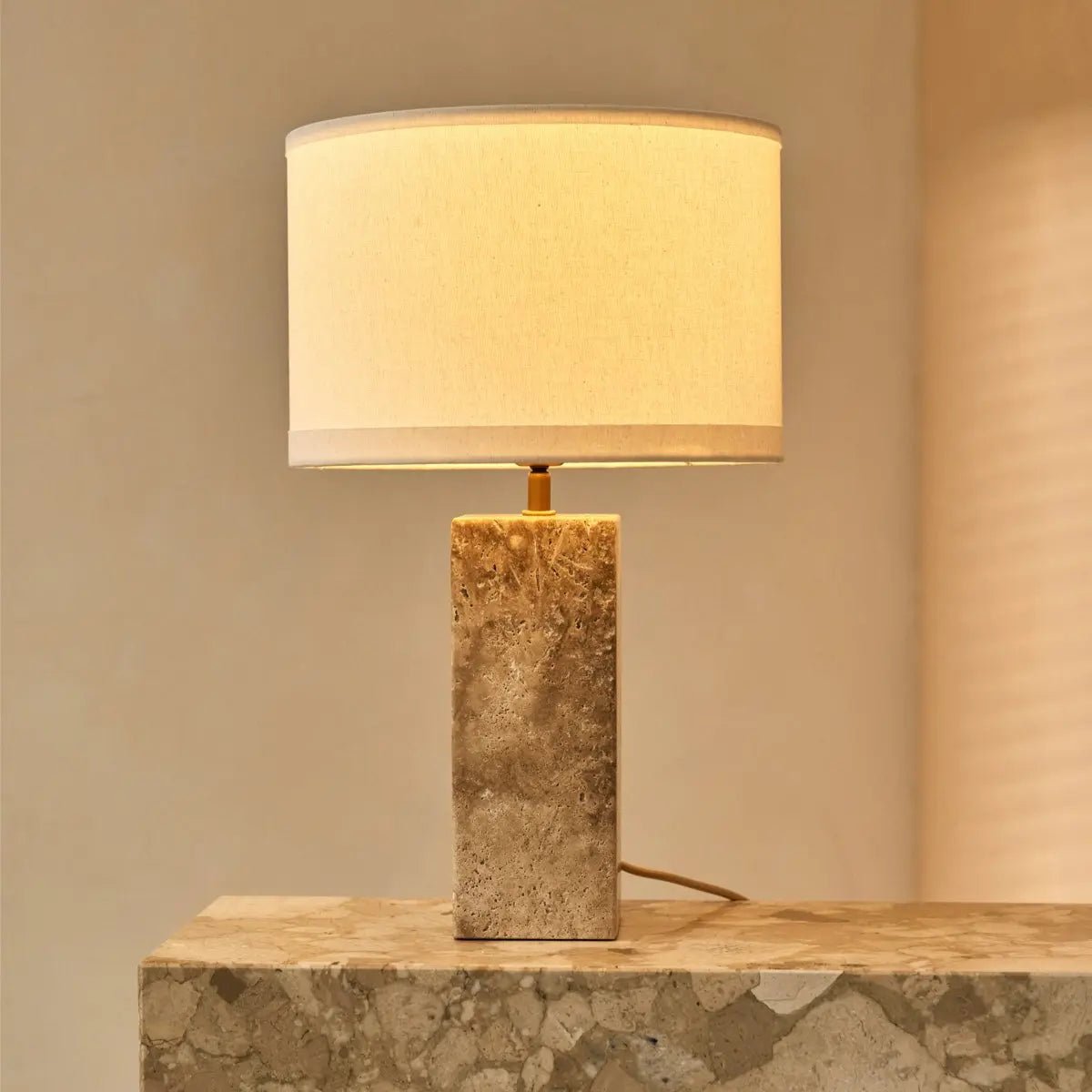 Travertin Lampe  Naturstein Baumwollschirm beige weiss SONVELIA