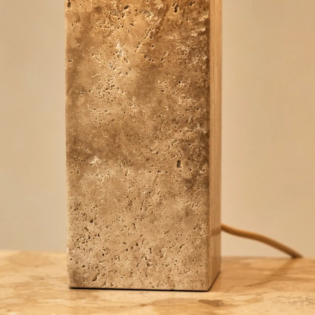 Travertin Lampe  Naturstein Baumwollschirm beige weiss SONVELIA