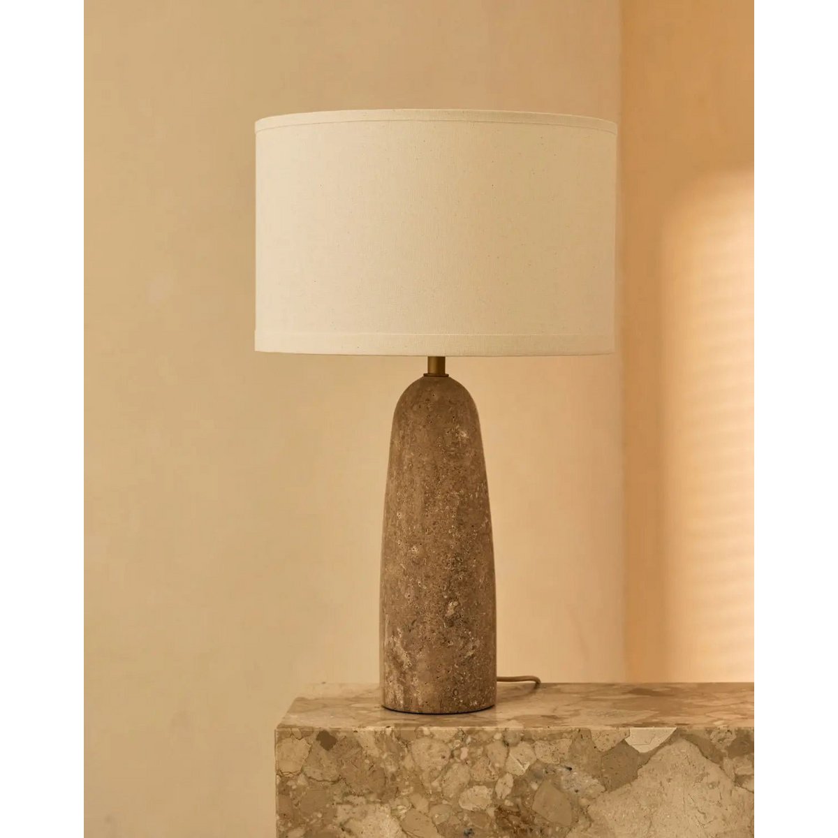 Travertin Lampe mit Baumwollschirm (beige)