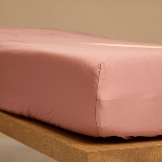 Spannbettlaken TENCEL™ Satin - atmungsaktiv & seidig weich  (Terra Pink)